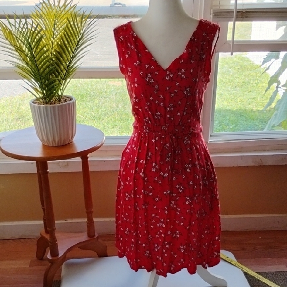 EUC WOMENS SLEEVELESS DRESS